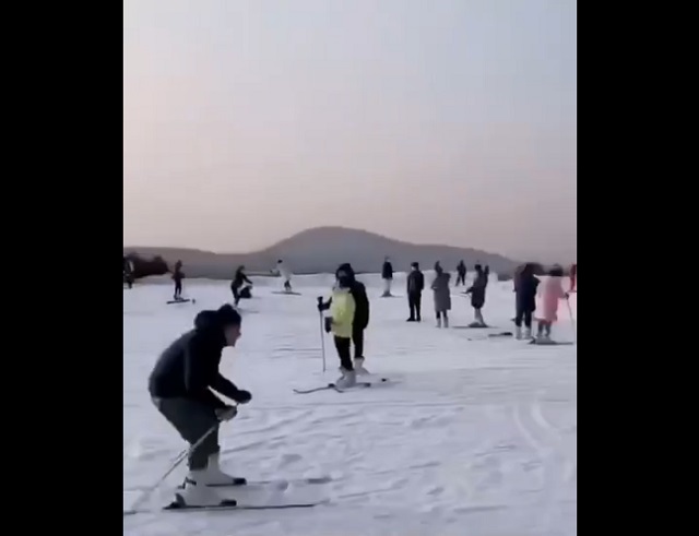 забавный фейл на лыжах