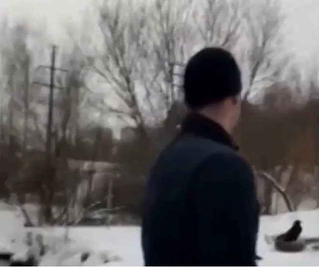 в Москве ребенок съехал на ватрушке в ледяную реку