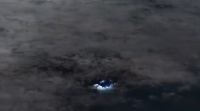МКС засняла в атмосфере Земли редкие и красивые явления