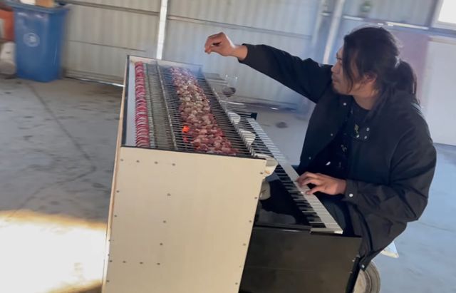 Китайский блогер Ханди Гэн изобрел пианино-мангал