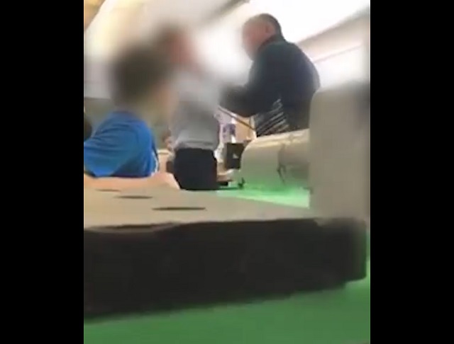 В Иркутске учитель ОБЖ ударил и обматерил школьника