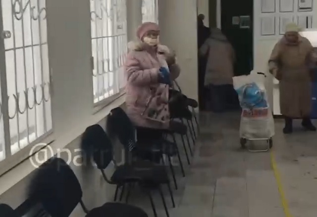 В Тольятти пенсионерка облила фекалиями офис "Газпрома"