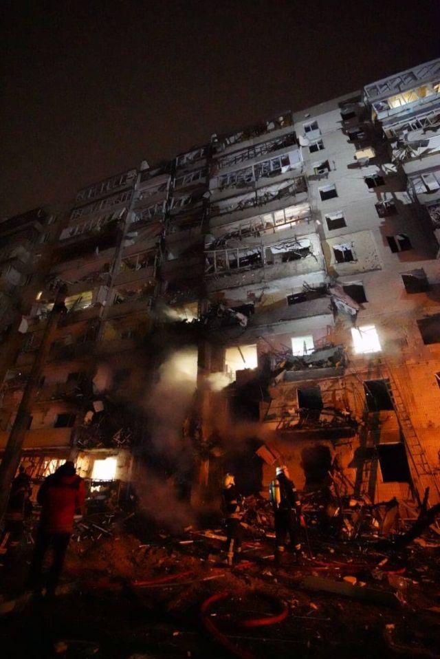 В Киеве из-за обломков снаряда сгорел жилой дом