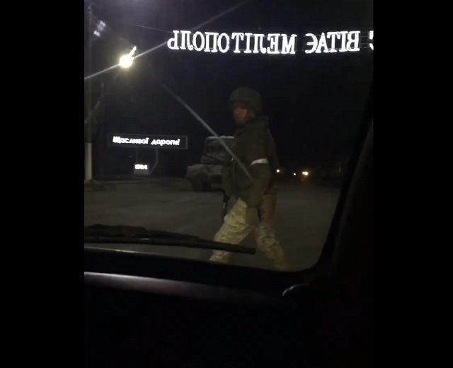 В Мелитополе российские военные не выпускают граждан из города