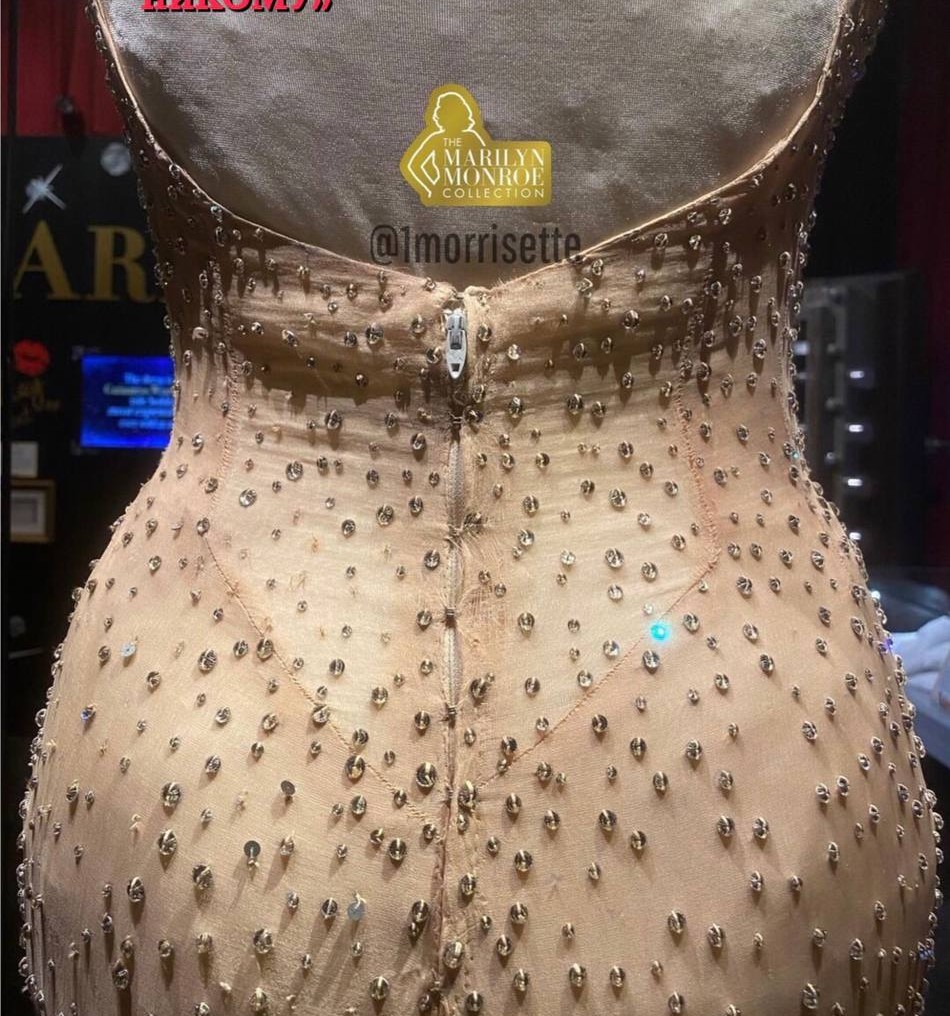 Ким Кардашьян порвала платье Мэрилин Монро за несколько миллионов долларов (5 фото)