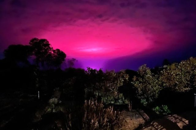 В Австралии розовое свечение в небе приняли за вторжение пришельцев