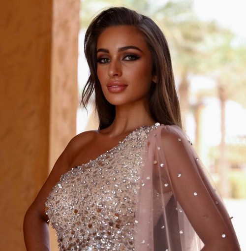 Эвлин Абдулла-Халифа - новая "Мисс Вселенная Бахрейн", которая имеет русские корни (16 фото)