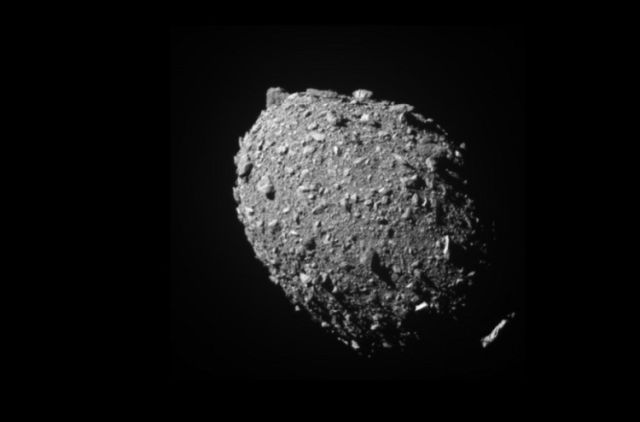 NASA разбило зонд об астероид, чтобы отклонить его с курса