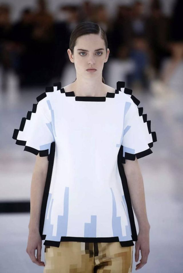 На Неделе моды в Париже показали "пиксельную" одежду