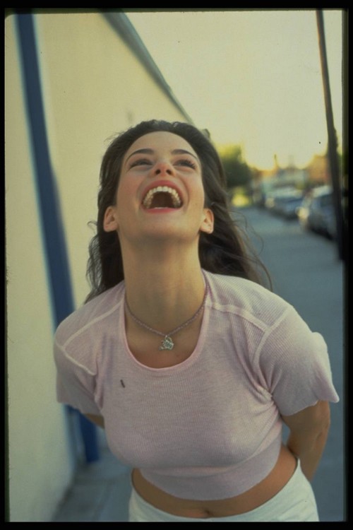 20-летняя Лив Тайлер в объективе Микеля Робертса, 1997 (7 фото)