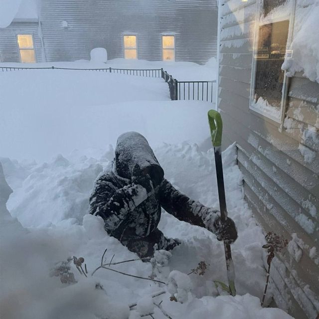 В Нью-Йорке выпало больше 2 метров снега