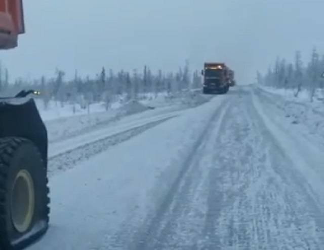 В Якутске из-за мороза у водителей грузовиков полопались шины