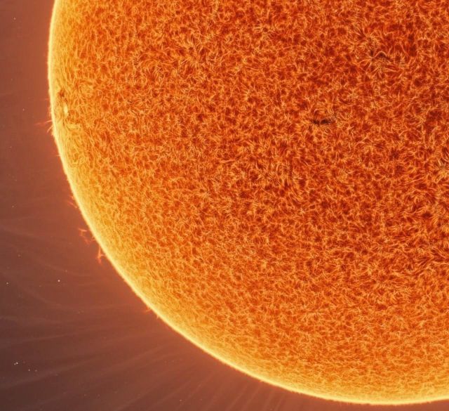 Астрофотографы сделали фото Солнца с солнечным вихрем