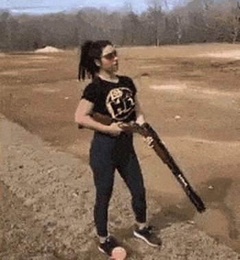 девушка с ружьем
