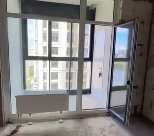 дверь на балконе