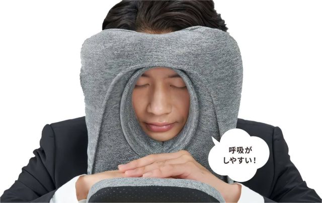 В Японии придумали специальную подушку для офисных работяг