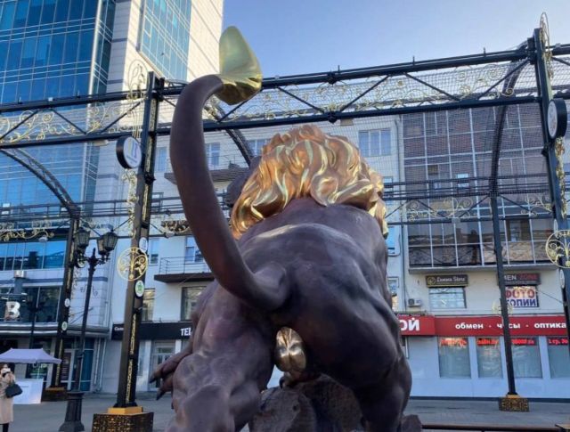 статуя льва в екатеринбурге