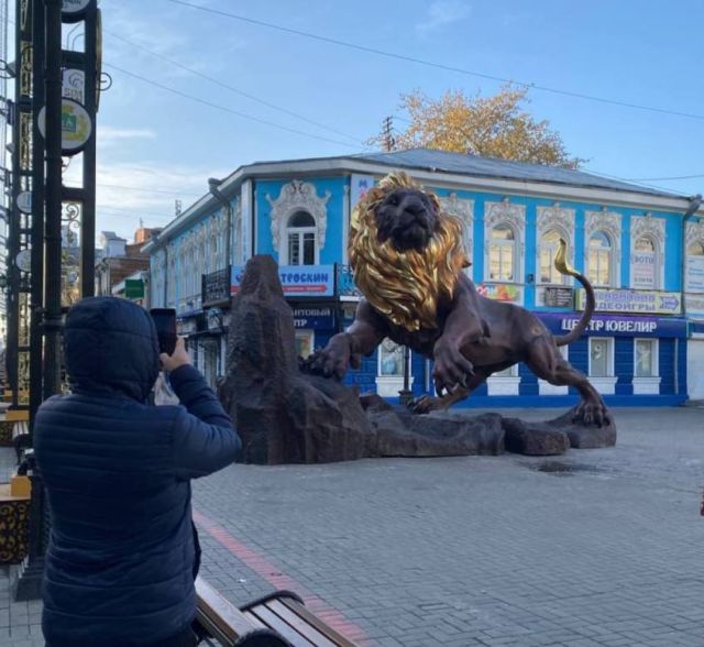статуя льва в екатеринбурге