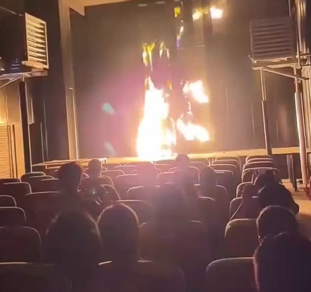 Как выглядит пожар в 5D-кинотеатре
