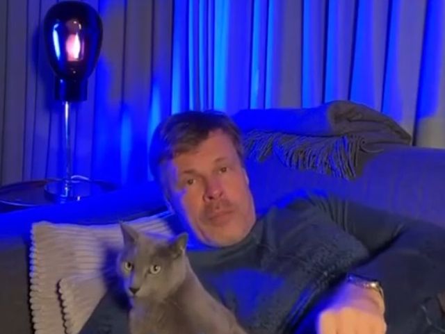 мужчина с котом