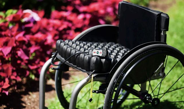 Что подарить инвалиду-колясочнику: ТОП-10 полезных подарков