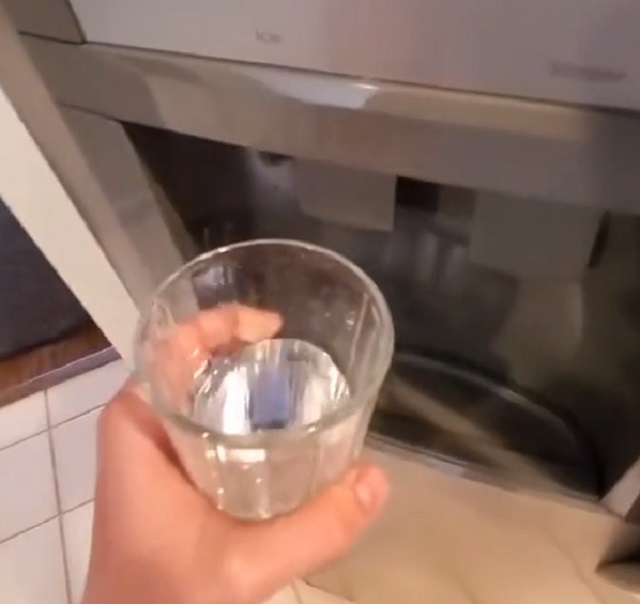 стакан с водой