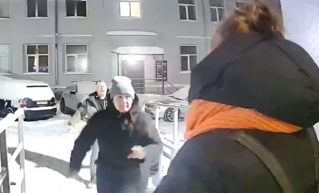 В Новосибирске ревнивая бестия устроила засаду на мужа и его любовницу
