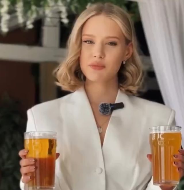Девушка с пивом