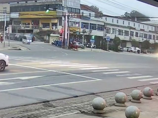 Очень странная авария в Китае