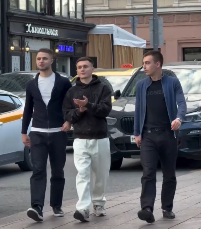 три парня