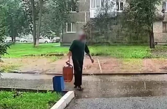 В Уфе мужик поскользнулся и подорвался на пивной кеге