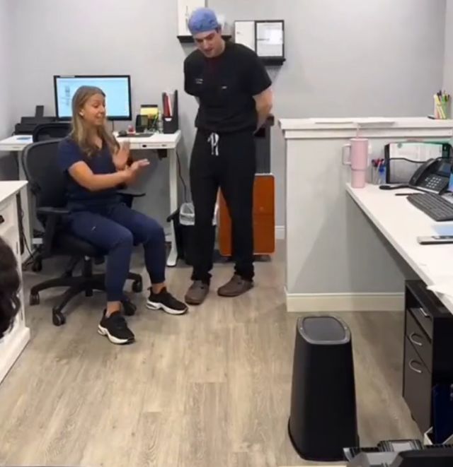 Забавный розыгрыш на работе