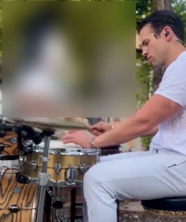 Виртуозный барабанщик и не только
