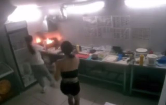 В Ленобласти официантки полностью спалили кафе