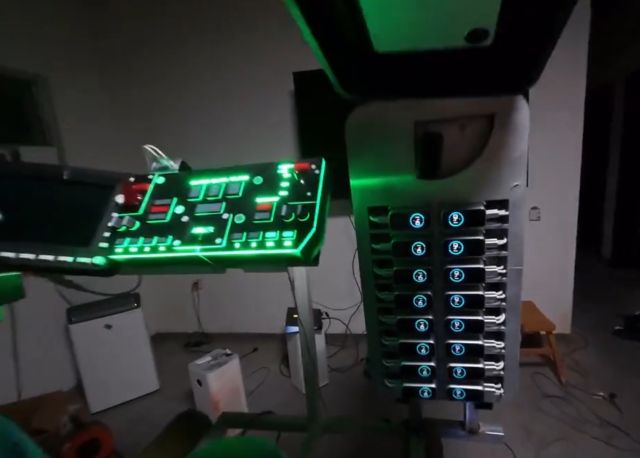 Китаец создал реалистичный симулятор истребителя Китаец создал реалистичный симулятор истребителя