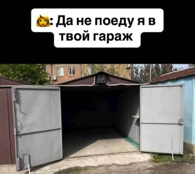 Парень переделал гараж в жилую зону отдыха с кроватью и баней