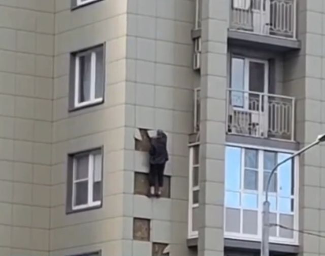 Пьяный Человек-паук из Питера по стене забрался на седьмой этаж