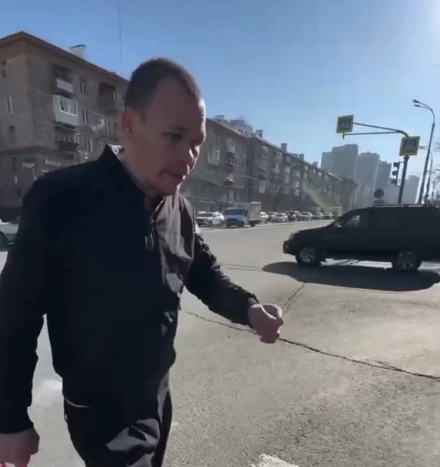 Как грамотно отшить приставучую девицу Как грамотно отшить приставучую девицу