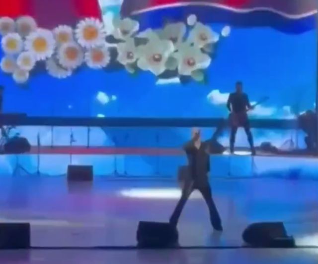 Shaman выступил в Пхеньяне с песней «Товарищ Ким Чен Ын» Shaman выступил в Пхеньяне с песней «Товарищ Ким Чен Ын»