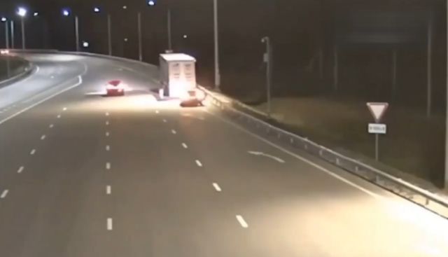 Отец года забыл сына посреди трассы М-4 в Воронежской области Отец года забыл сына посреди трассы М-4 в Воронежской области