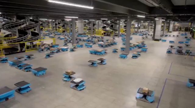 Как выглядит рабочий день на складе Amazon Как выглядит рабочий день на складе Amazon