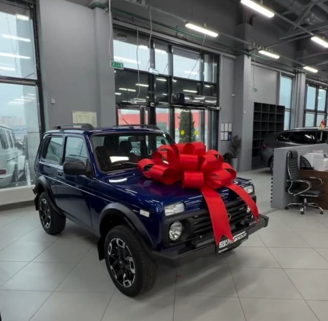 У новой Нивы потек антифриз прямо в салоне