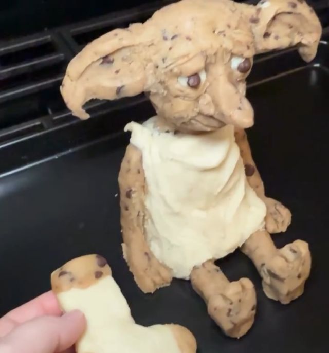 Девушка хотела приготовить печенье в виде Добби