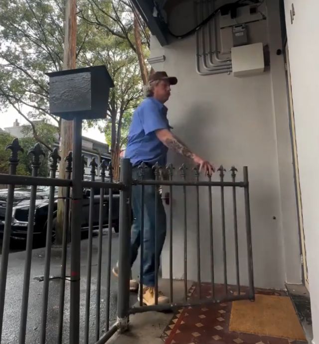 Дом, в который нельзя нормально зайти