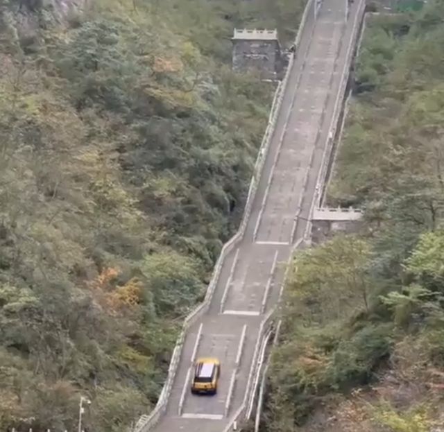 Пиарщики Chery решили снять эффектную рекламу с Fengyun X3L