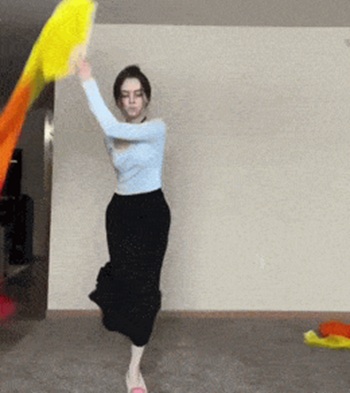 Танец с перевоплощением в исполнении девушки Танец с перевоплощением в исполнении девушки