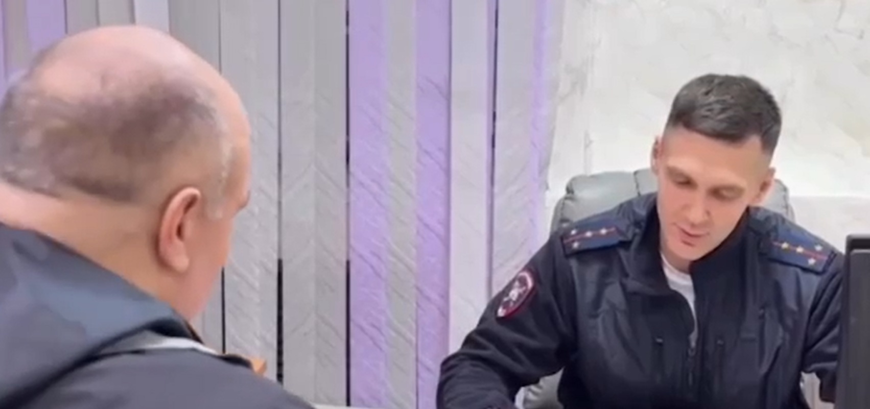 Карма в действии: житель Красноярска пожаловался на водителя автобуса, а в итоге поплатился