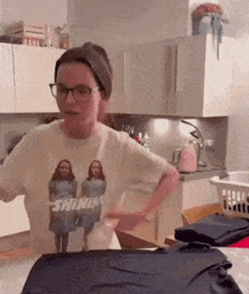 Как гладят одежду мужчины и женщины