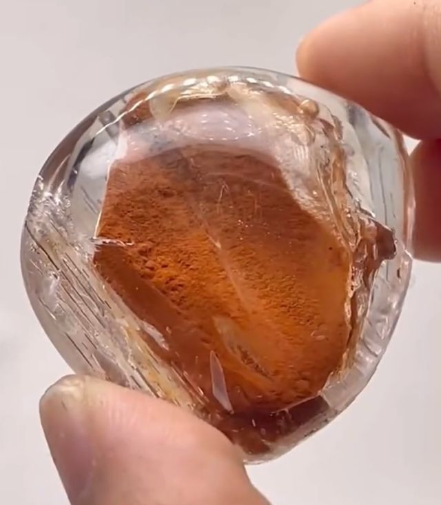 энхидро-кварцевый кристалл