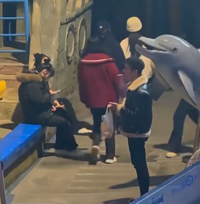 В Китае белуха «наказала» курильщика